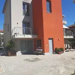 Seven House *