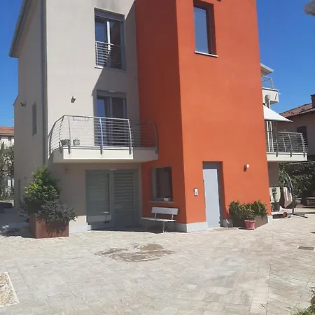Seven House *